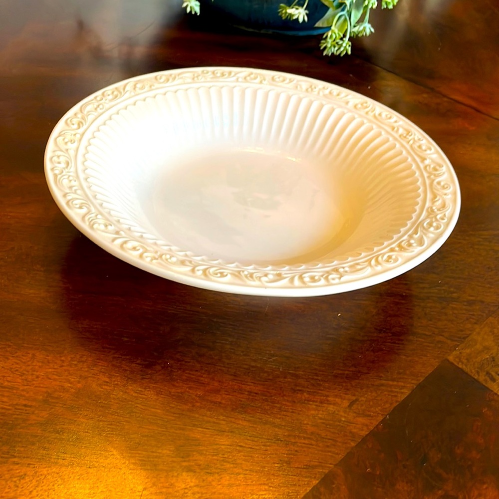 Lenox Butler’s Pantry pasta and soup bowl.